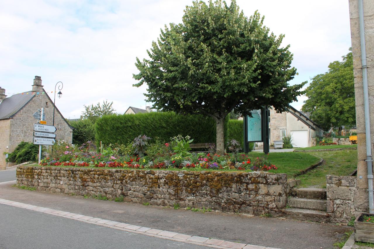 Dans les rue de Tarnac