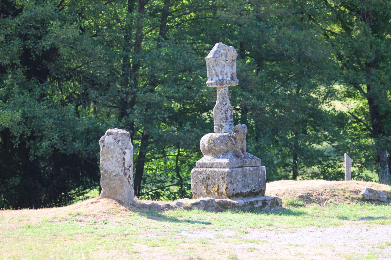 Croix de chemin Peyrelevade